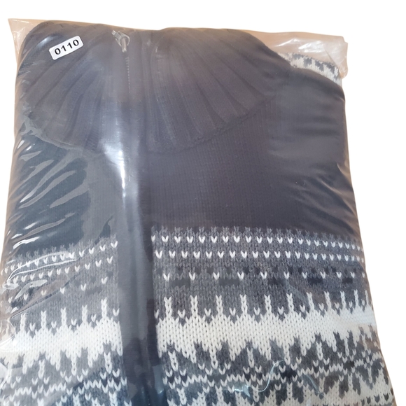 Lands' End Women's Black and Gray Fair Isle Quarter Zip Sweater. XL. H110 - Picture 8 of 9